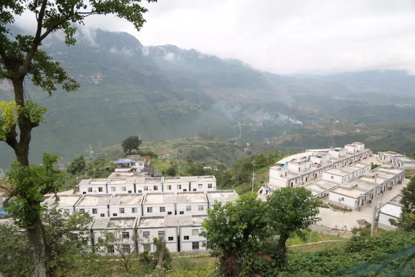 木杆镇丁木村马颈子安置点木杆镇丁木村马颈子安置点袁林彩家家住木杆